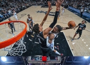 开云体育入口-关于灰熊险胜热火，锡安高光表现的信息