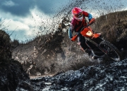 开云体育在线-世界杯焦点战与篮网碾压浙江队，体育世界的双重奏