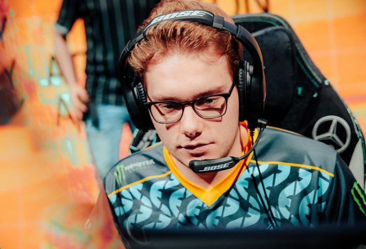 EG完胜G2,Xiaohu高光表现 EG完胜G2,Xiaohu高光表现