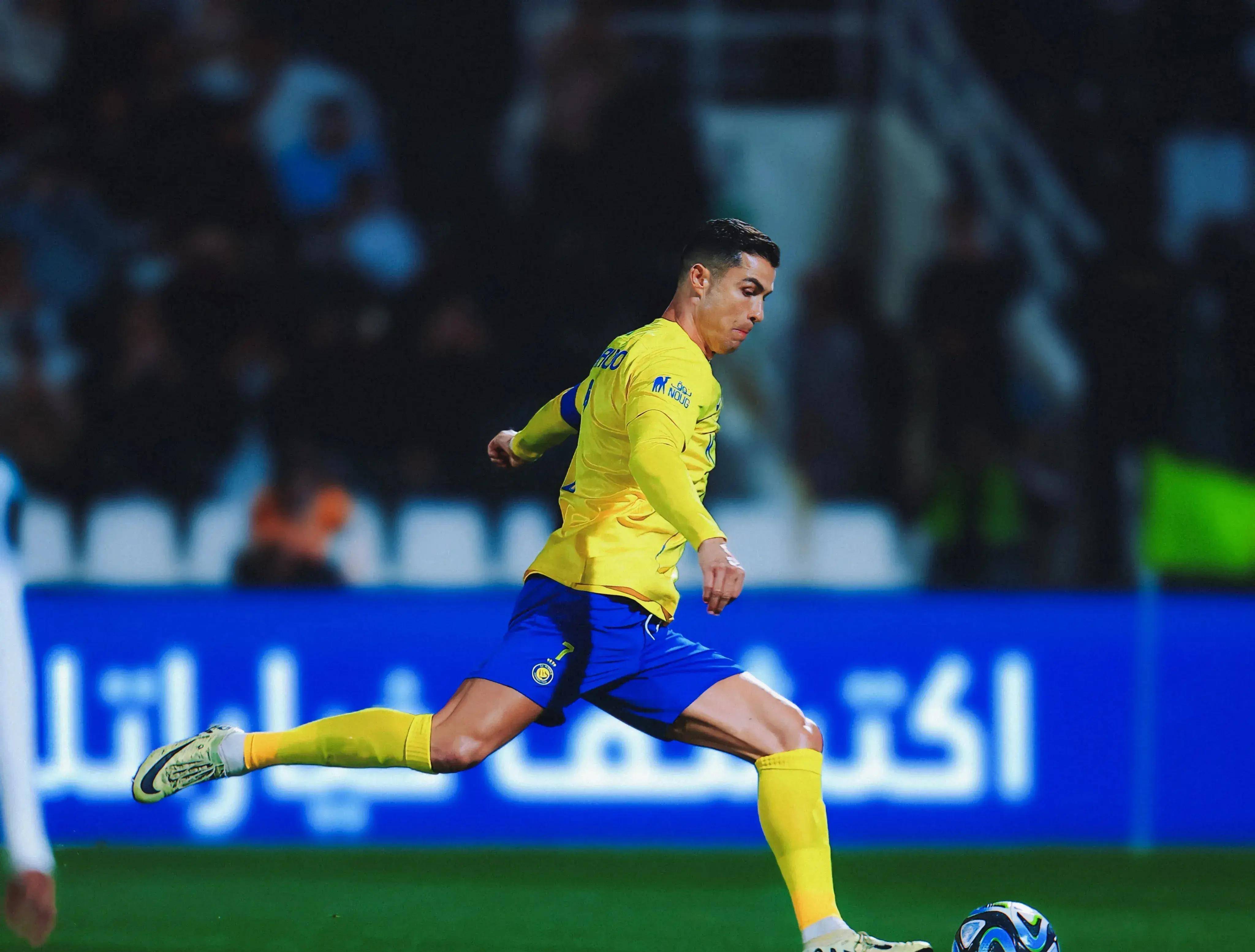 包含瓦伦西亚逆转罗马，C罗惊艳世界的词条