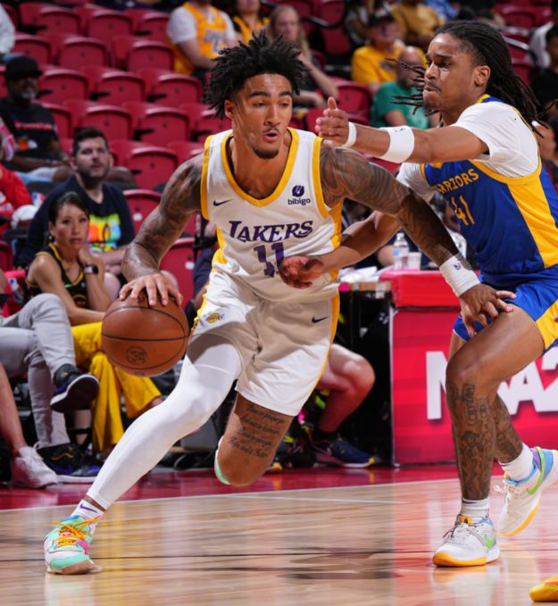 76人力克勇士,麦科勒姆送出助攻的简单介绍 76人力克勇士,麦科勒姆送出助攻的简单介绍