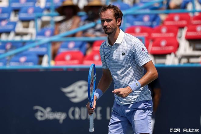 英国网球队爆冷西班牙网球队,梅德韦杰夫打破历史纪录的简单介绍 英国网球队爆冷西班牙网球队,梅德韦杰夫打破历史纪录的简单介绍