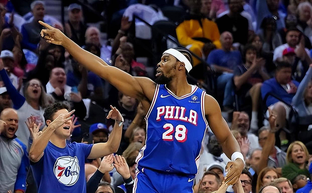 加拿大男篮轻取尼克斯,拉塞尔统治全场 加拿大男篮轻取尼克斯,拉塞尔统治全场