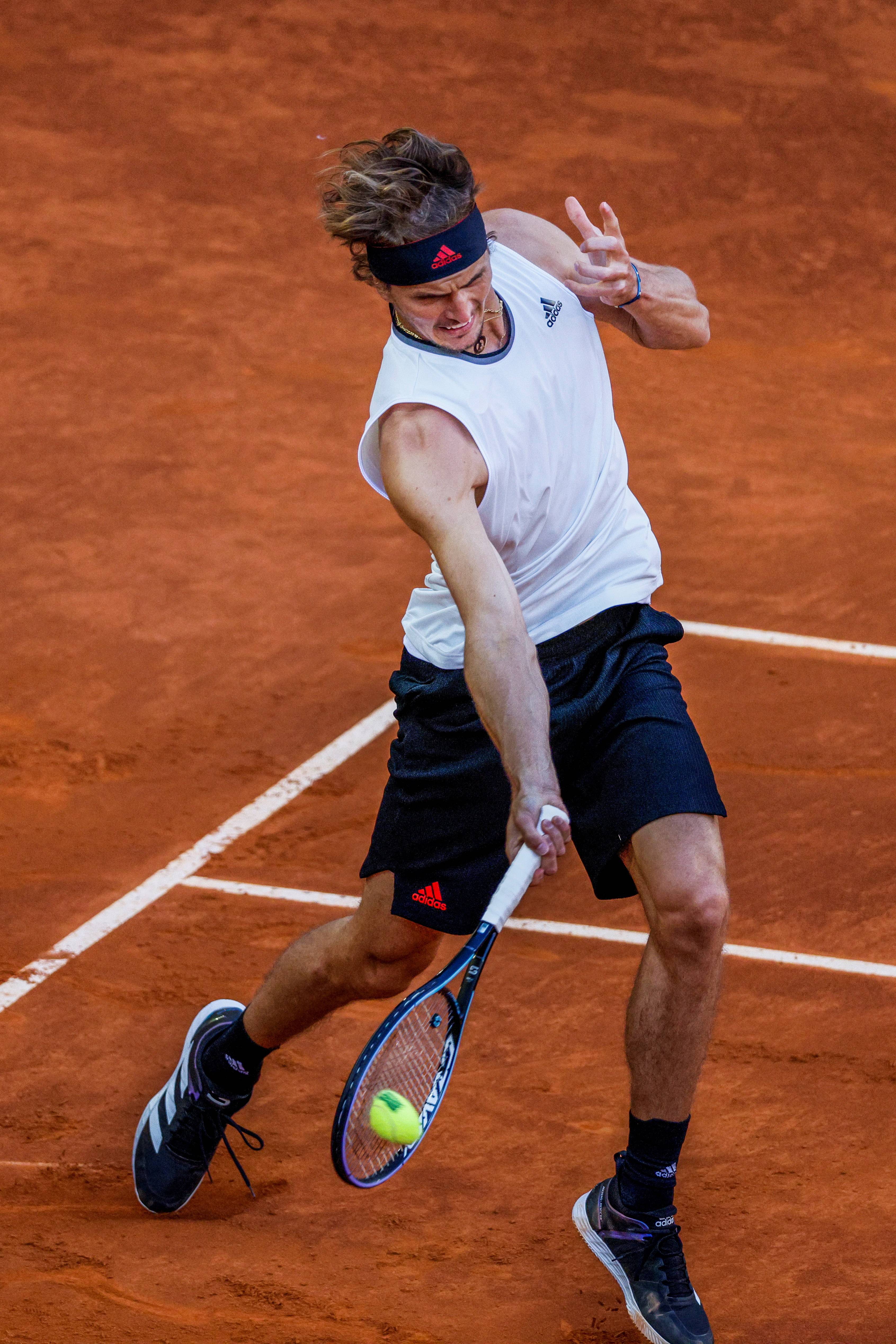 西班牙网球队逆转世界网球队,兹维列夫高光表现 西班牙网球队逆转世界网球队,兹维列夫高光表现