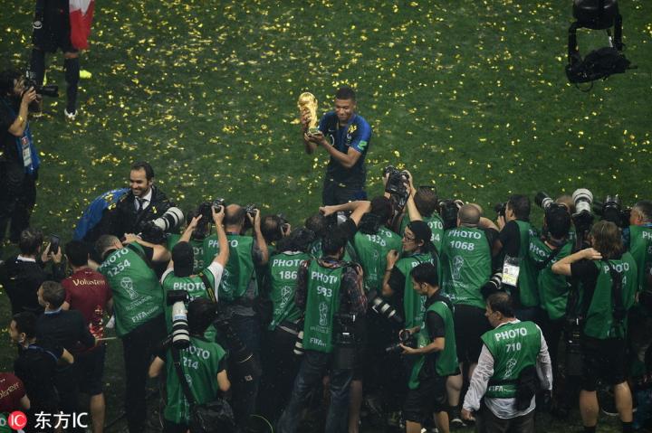 秘鲁险胜墨西哥，博格巴2统治全场