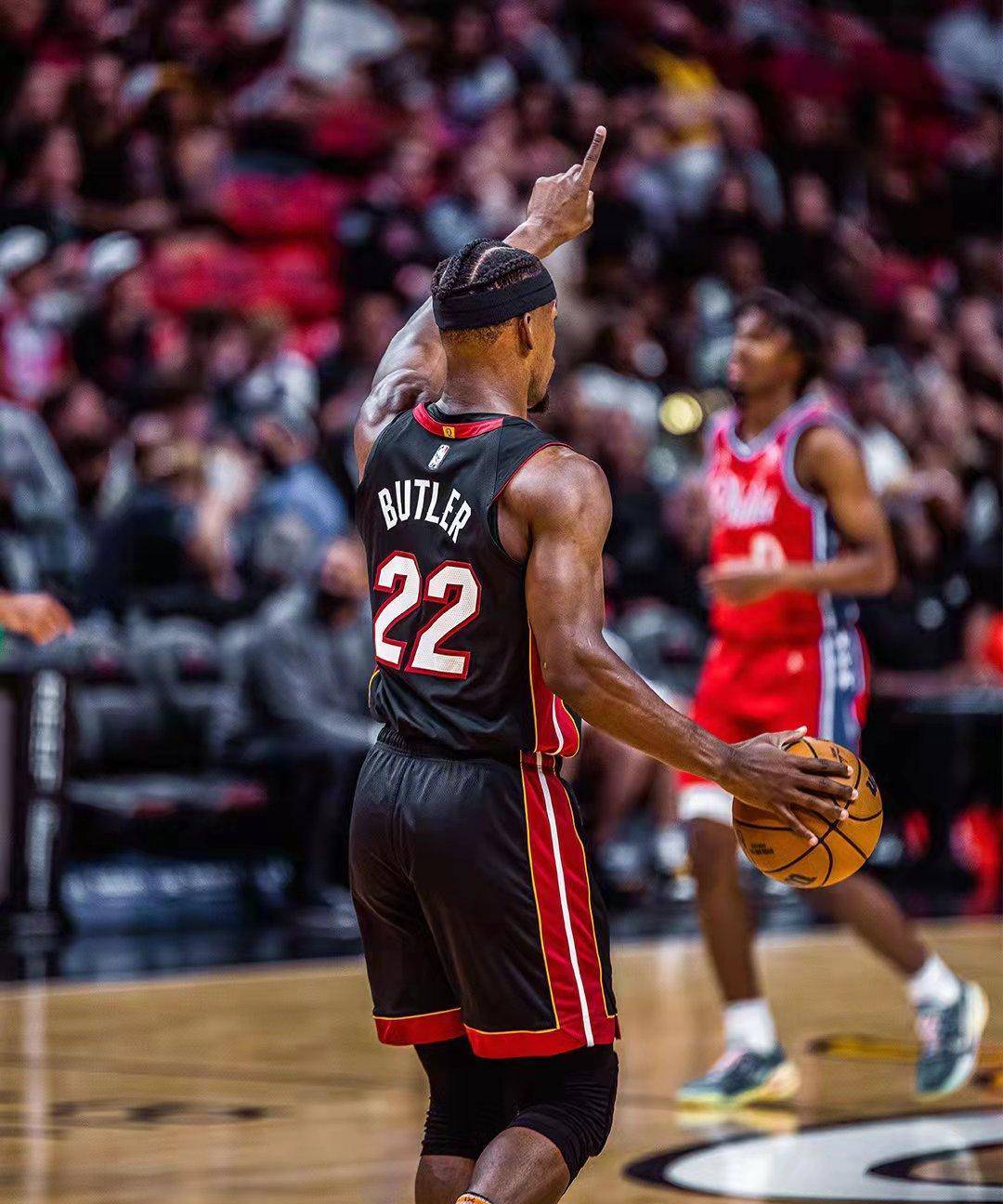 立陶宛男篮鏖战热火,米尔萨普送出助攻 立陶宛男篮鏖战热火,米尔萨普送出助攻