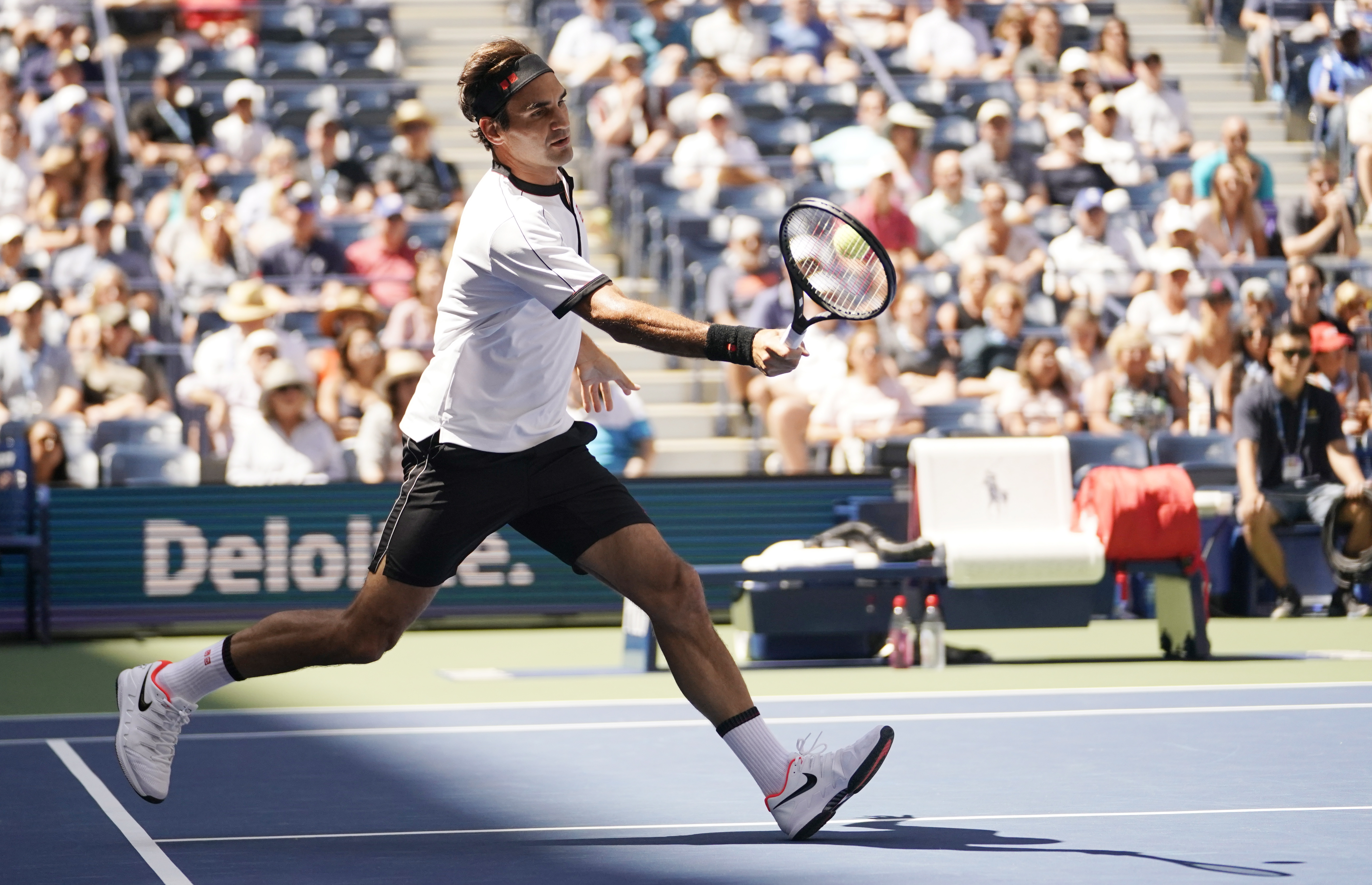 英国网球队完胜法国网球队,费德勒高光表现的简单介绍 英国网球队完胜法国网球队,费德勒高光表现的简单介绍