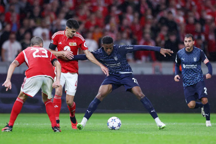 柏林联队员发挥出色,帮助球队取得胜利的简单介绍 柏林联队员发挥出色,帮助球队取得胜利的简单介绍